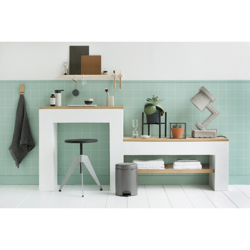 Brabantia Kosz pedałowy NewIcon 5 l platynowy Brabantia Kosz pedałowy NewIcon 5 l platynowy