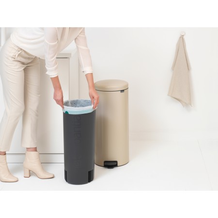 Brabantia Kosz pedałowy NewIcon 30L beżowy