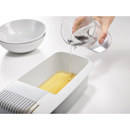 Naczynie do gotowania makaronu w kuchence mikrofalowej M-Cuisine™ Joseph Joseph